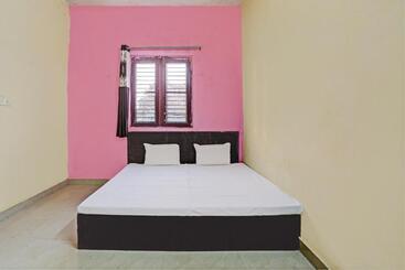 בית מלון כפרי Oyo Kamla Banquet Hall