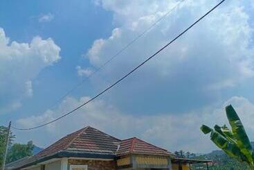 Hostel Vila Gunung Batu Inces