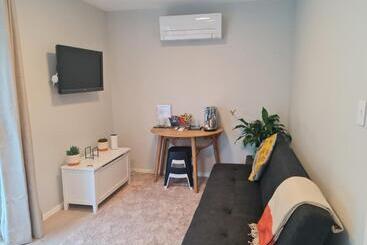 膳宿费 Back Garden Flat With Free On Street Parking And Fiber Wifi   15 Mins To Ferry, Stadium, Cbd