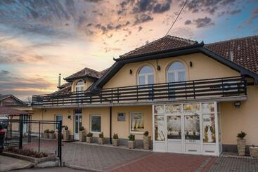 تختخواب و صبحانه Babiko Dtm 037