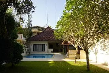 ペンション Timbe Bakong Villas