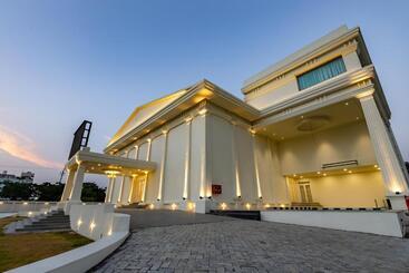 The Grand Monarch Hotel, Ujjain