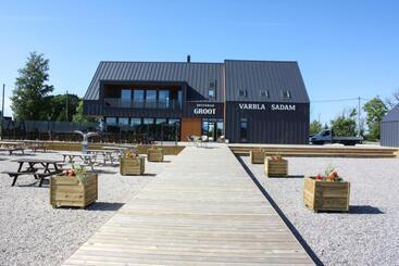 هتل آپارتمان Varbla Sadam Ja Restoran Groot