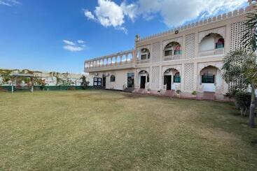 Hotel Chouhan Palace