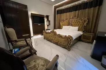 Palm Tree Hotel & Suites