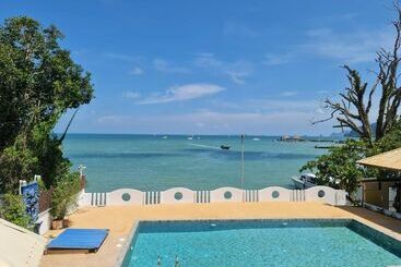 Szálloda Chom By The Sea