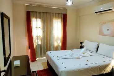 Hotelli Marseilia Aqua Park Alam Al Roum