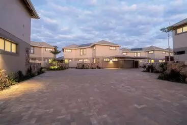 アパートホテル Miombo Mews