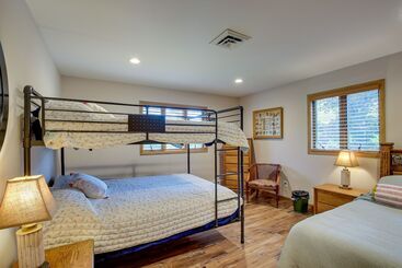 Сельский дом Charming Clintonville Retreat   Relax & Kayak!
