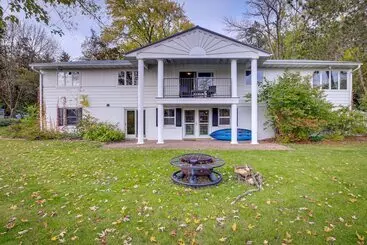 コテージ Charming Clintonville Retreat Relax & Kayak!