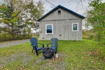 Charming Jefferson Cottage W/ Fire Pit!
