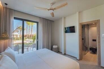 Hotel Taf Beach Villas With Tesla