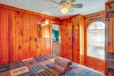 별장 Kalkaska Retreat: Private Hot Tub, Dock, Fireplace