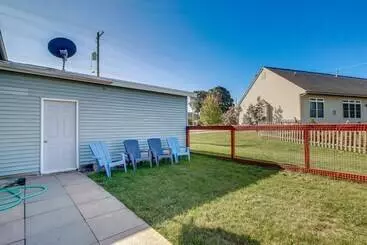 コテージ Steps To Lake Michigan: Manitowoc Home W/ Fire Pit