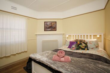 پانسیون Tullys Hut   Walk To Hikes, Waterfalls, Views