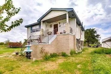 Mökkimajoitus Pet Friendly St Bernard Home Near Fishing!