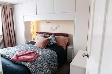 Residenssi Inviting 3 Bed House In Manchester