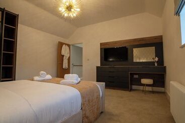 住所  Northumberland Luxury Stays   The Galloway