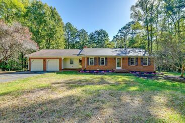 Mökkimajoitus Spacious Concord Vacation Rental: Gas Grill & Yard