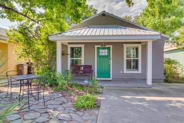 کلبه Charming Pensacola Home Rental: 2 Mi To Beach!