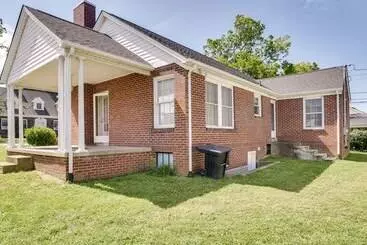 Mökkimajoitus Charming Tullahoma Stay W/ Great Walkable Location
