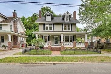 Mökkimajoitus Elizabeth City Vacation Rental: Gazebo W/ Hot Tub!