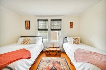 بيت ريفى Elizabeth City Vacation Rental: Gazebo W/ Hot Tub!