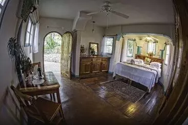 هتل Coral Cove Wellness Resort