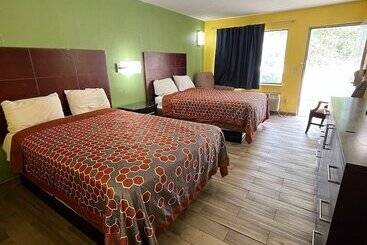 Отель Hallmarc Inn