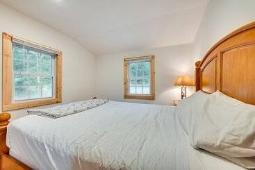 Lakefront Limerick Cottage W/ Private Beach!