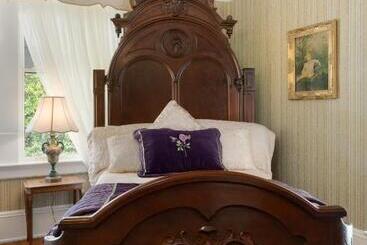 Ross Mansion Bed & Breakfast