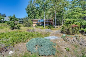 Landhus Serene La Conner Retreat W/ Fireplace & Deck!