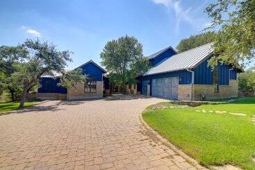 Dom wiejski Sprawling Austin Estate W/ Pool & Fire Pit