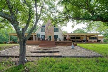 Landhus Texas Retreat W/ Deck, Grill & Spacious Yard!