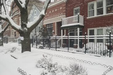 فندق Chicago Guest House On Henderson Street