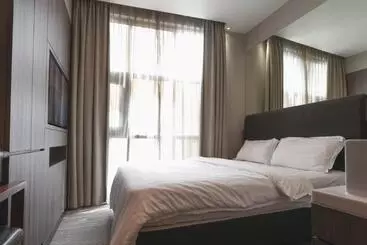 Amrise Hotel Kitchener, Check In 9pm, Check Out 8am