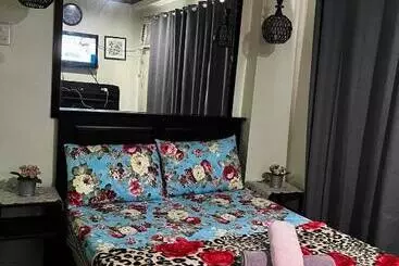 هتل آپارتمان V&j Transient Condotel