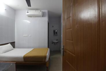 Hotel Jks Deluxe Lodge