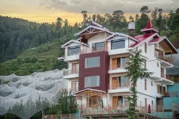 Hotel Wood Crista Kufri Near An Apple Orchard