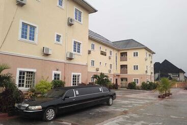 هتل آپارتمان 6a Resort Owerri