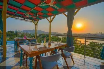 Aaj Haveli   Lake Facing Boutique Hotel By Levelup Hotels