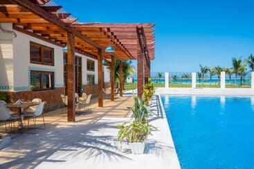 מלון דירות Aquamarina Hotel