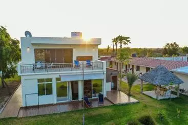 アパートホテル Aquamarina Hotel