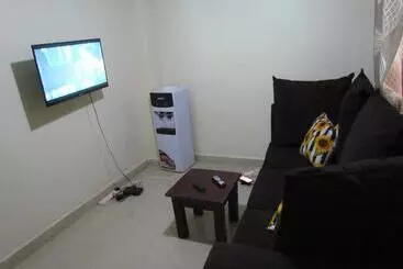 تختخواب و صبحانه Zuri Furnished Apartment