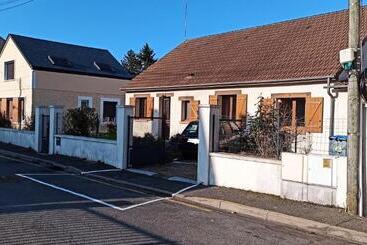 Pensió Etablissement Commun Avec Chambre Privé Tranquille Avec Jardin A 10 Min A Pied De La Gare De Fleury