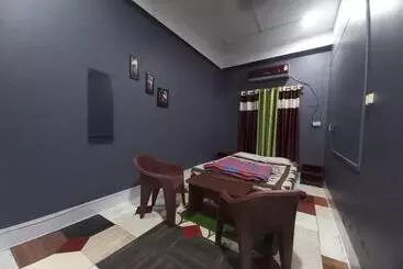 Pensionat Riverbank Guest House With Restaurant & Self Cooking Facility