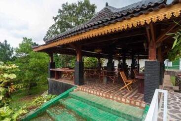 酒店 Capital O 93345 The Saka Guest House Syariah