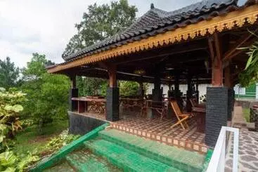 Hotel Capital O 93345 The Saka Guest House Syariah