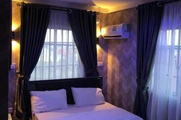 هتل The Royale Premium Inn Iwo