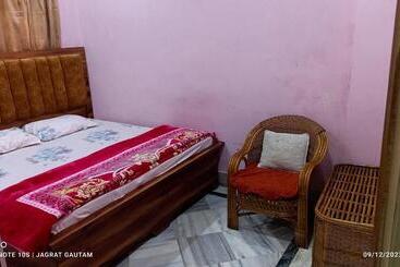 بنسيون Shri Hit Radha Mohan Dham